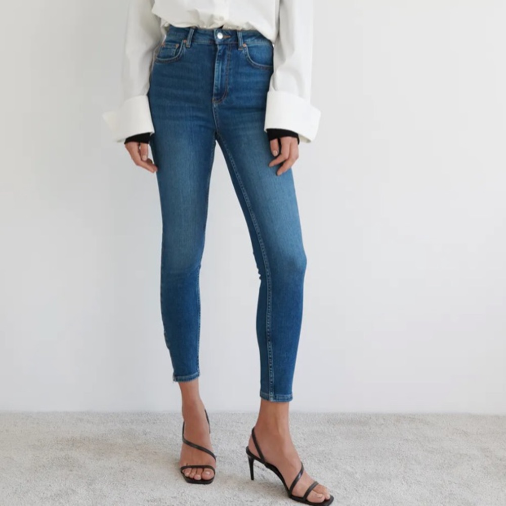 Blue skinny jeans with zipper like new